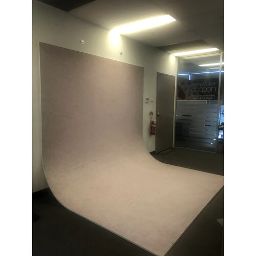 EASIFRAME® Cyclorama Fabric Curved Frame Skin / Chroma Key (White) - Image 3