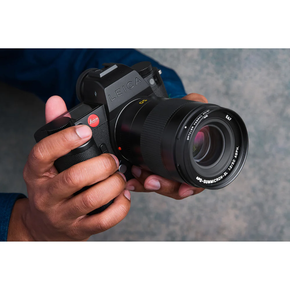 Leica SL3-S Mirrorless Camera with 28-70mm f/2.8 Lens - Image 9