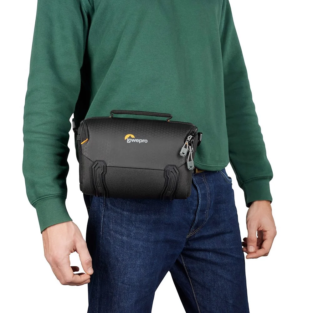 Lowepro Adventura SH 140 III - Black - Image 9