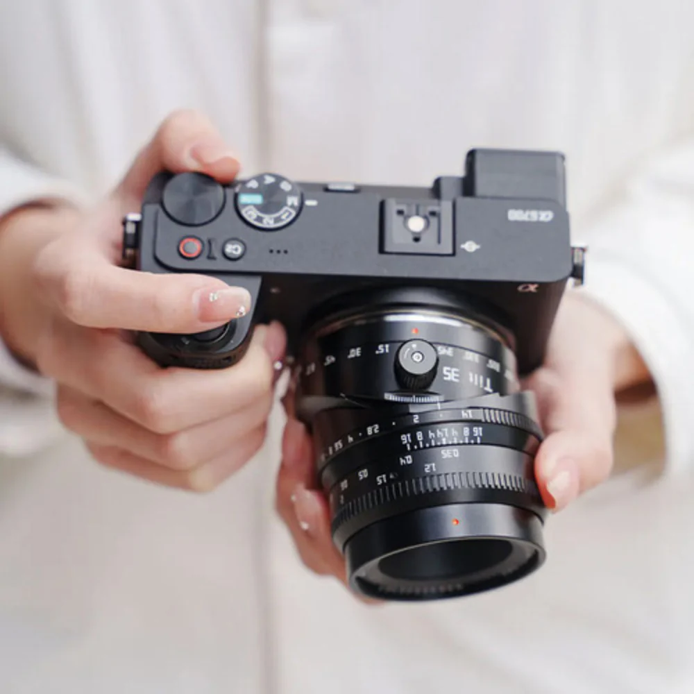 TTArtisan 35mm f/1.4 Tilt Lens (APS-C) Black - Image 7